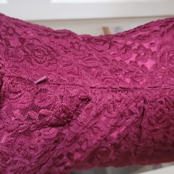 Laundry By Shelley Sagal Elegant Lace V-Neck Dress - Burgundy Size 2 - Picture 8 of 11